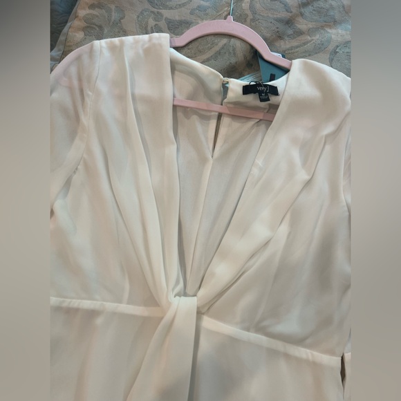 White Romper with Bell Sleeves, a Deep V Cut, and tie detailing - Picture 6 of 8